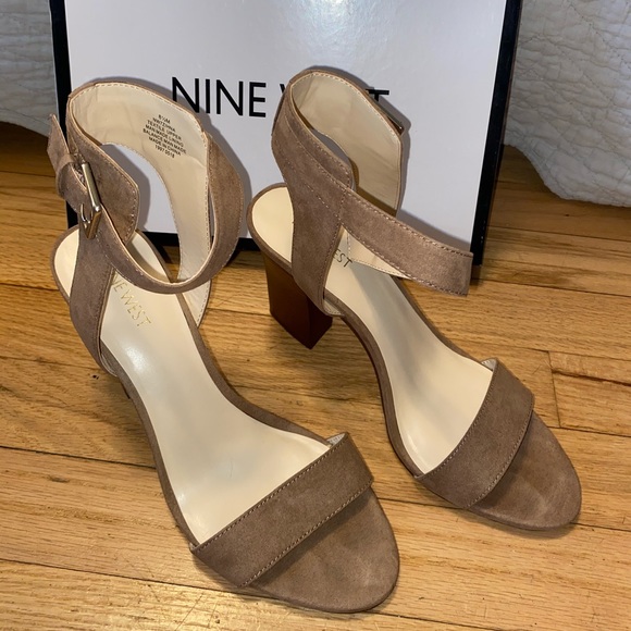 Like New Nine West Wrap Heeled Sandal - Picture 2 of 11